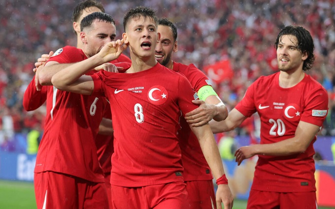 Arda Guler vượt mặt Ronaldo và Mbappe