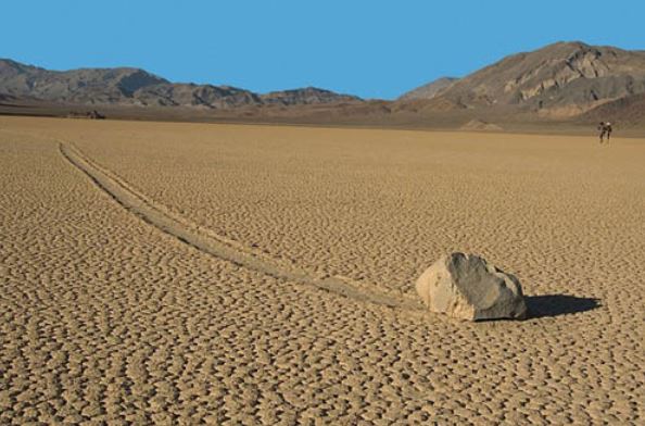 Bí ẩn kỳ lạ 'độc nhất hành tinh' về những hòn đá ‘biết đi’ tại Mỹ