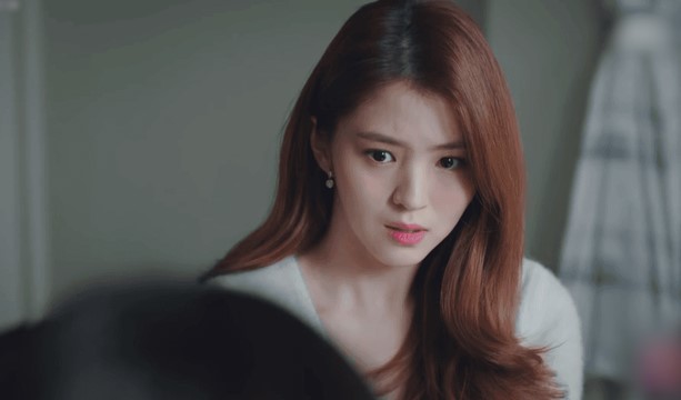 Đang ngồi ăn cơm, chồng bê bát sang nhà hàng xóm, tới khi anh quay trở về thì tôi chết lặng trước cảnh tượng đầy oan trái