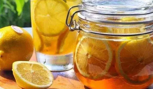 Ngủ dậy uống 1 cốc nước chanh giúp làm sạch hệ tiêu hóa, chống đột quỵ? Swh thật bác sĩ tiết lộ sẽ giúp bạn biết cách dùng cho đúng