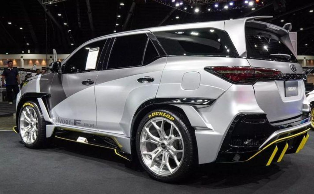 Chi&#xEA;m ng&#x1B0;&#x1EE1;ng Toyota Fortuner &#x27;kho&#xE1;c&#x27; b&#x1ED9; bodykit mang phong c&#xE1;ch xe &#x111;ua c&#x1EF1;c &#x27;chi&#x1EBF;n&#x27;