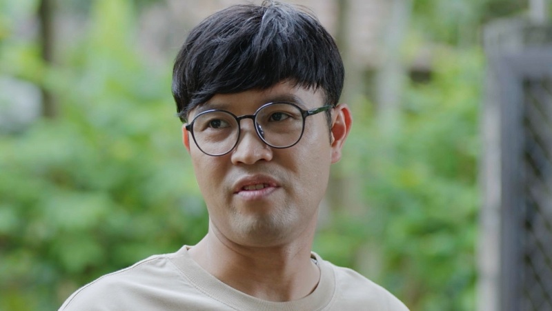 NSƯT Thái Sơn: Tôi phải tự tát vào mặt, nhờ đạo diễn chửi để bớt cười, tập trung quay phim