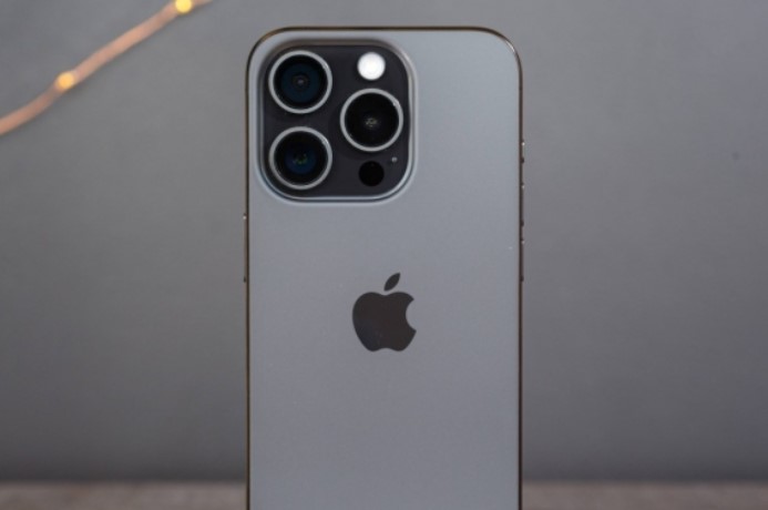 iPhone 15 Pro giảm giá gần 6 triệu, tính năng xịn như iPhone 15 Pro Max nhưng giá rẻ hơn nhiều