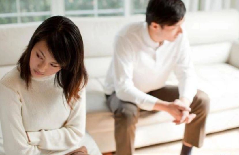 Dẫn bạn trai về ra mắt, mẹ tôi chỉ liếc qua đã giận dữ bỏ lên phòng