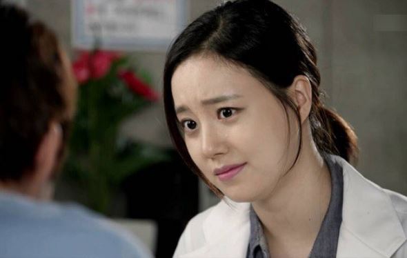 Dẫn nhân tình đi khám thai, gã chồng lăng nhăng 'đen toàn tập' khi nhận ra gương mặt quen thuộc của bà chủ phòng khám