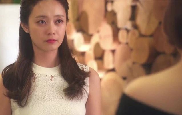 Đi đám cưới người quen, vừa nhìn mặt chú rể, cô gái lao vào tát liên tiếp, sau khi biết nguyên do cả tiệc cưới còn hô hào cô đánh nữa