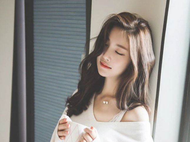 Đằng sau một người đàn bà mạnh mẽ là một người đàn ông vắng mặt