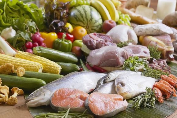 8 loại thực phẩm dễ gây ngộ độc trong mùa nắng nóng, ai cũng nên biết