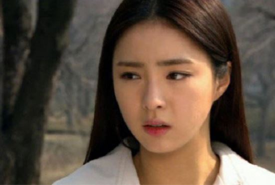 Trong tiệc đầy tháng con trai, bố mẹ chồng tặng cháu sổ tiết kiệm cả 100 triệu, nhưng lại nói 1 câu khiến nàng dâu phải suy nghĩ đến quyết định ly hôn