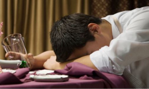 Vợ bỏ đi biệt tích, tôi hận nên đã khóa trái phòng cưới lại và 2 năm sau, tôi phát hiện ra túi tiền cùng lá thư đẫm nước mắt