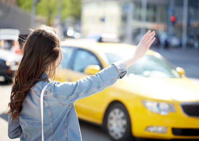 Tháng nào chồng cũng đưa vợ bầu 30 triệu thoải mái tiêu xài, lúc đứng chờ taxi tôi sững sờ phát hiện sự thật