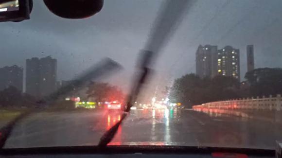 Muốn không gây tai nạn khi lái xe ngày mưa phải nắm vững 6 điểm này, đây là điều mà người lái xe kinh nghiệm nên làm