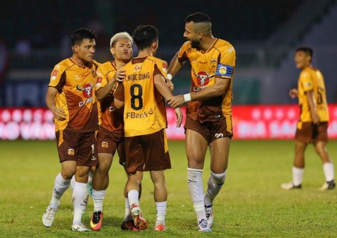 Trụ hạng thành công, HLV Vũ Tiến Thành nói lời thật lòng về HAGL