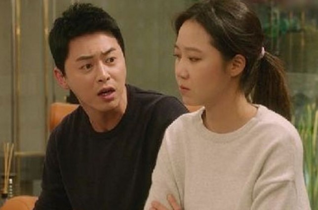 Thấy chồng chuyển cho chị hàng xóm 40 triệu, tôi họp gia đình gấp để tố tội thì anh ấy ném thẳng cuốn sổ tiết kiệm 1 tỷ ra