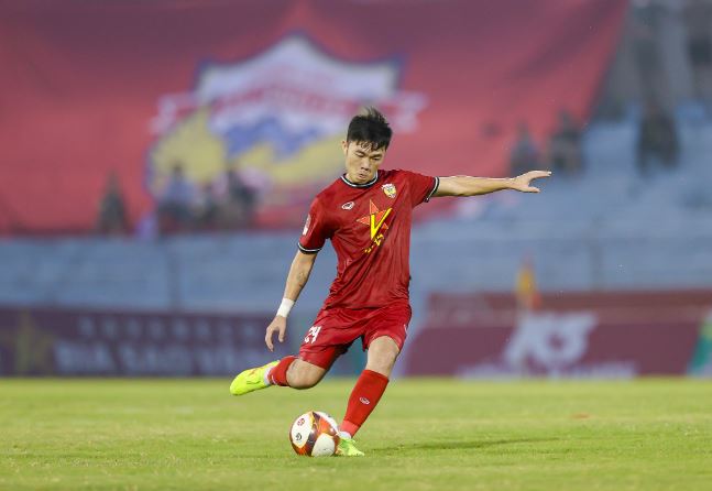 Xuân Trường nói lời từ đáy lòng khi phải đá play-off trụ hạng