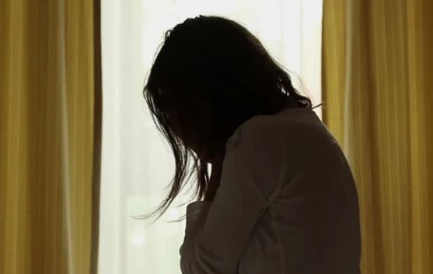 Vợ về nhà giữa đêm và sự thật đau đớn phơi bày trong phòng ngủ