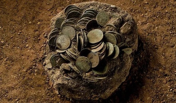 Khai quật hàng trăm đồng tiền cổ ở Đức, có thể thuộc về một thị trưởng giàu có thế kỷ 17