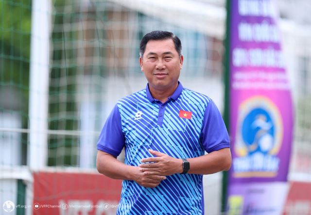 HLV U19 Việt Nam nhận định bất ngờ về cầu thủ Việt kiều