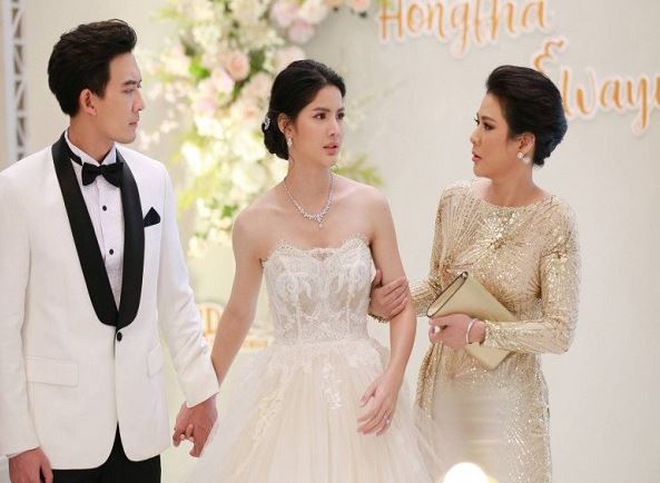 Ngày tôi tái giá gia đình chồng cũ thuê ô tô xịn đến để dự lễ, cả hội trường ‘sốc tận óc’ khi mẹ chồng cũ tặng tôi món đồ vật này