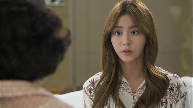 Nhờ mẹ chồng qua trông cháu, thế nhưng cứ khi nào trời mưa bà mới đến, biết được lý do tôi tức không nói nên lời