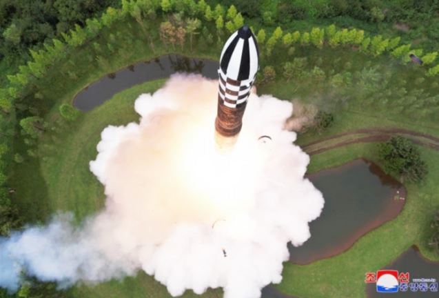 Triều Tiên thử thành công tên lửa đạn đạo mang đầu đạn siêu lớn