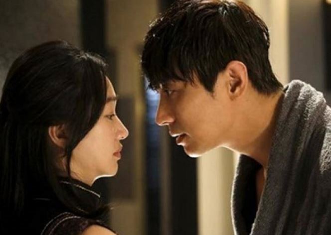 Nghi chồng ngoại tình khi thấy lọ dung dịch lạ trong túi áo của anh, tôi run rẩy choáng váng đi điều tra và sự thật đằng sau càng khiến tôi nức nở