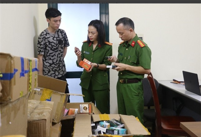 Thu giữ 10.000 sản phẩm thuốc lá điện tử không rõ nguồn gốc ảnh 1