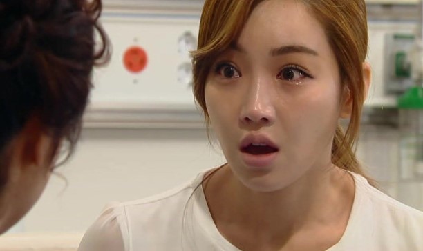 Đột nhiên bác hàng xóm muốn làm giúp việc không lương cho gia đình tôi nhưng kèm theo một điều kiện, nghe xong tôi tái mặt