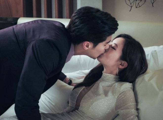 Chồng hí hửng hẹn nhân tình ra khách sạn, vừa đến nơi liền nhận được tin nhắn này từ vợ thì rụng rời tay chân