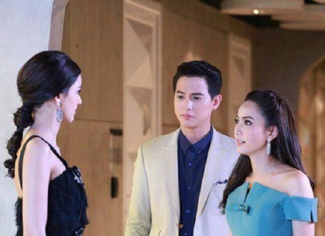 Thấy vợ cúi mặt đi qua khi thấy chồng và bồ dắt nhau vào khách sạn nhưng sau đó nhận được một tin sét đánh...