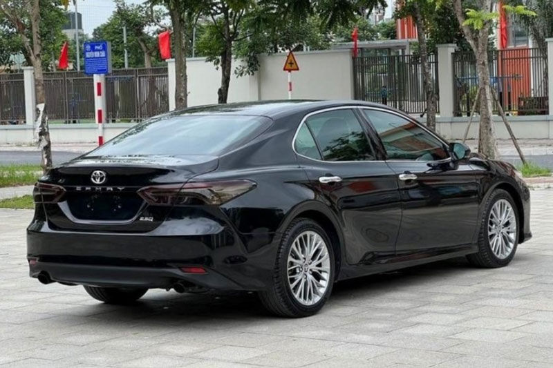 Toyota Camry cũ bán lại với giá khó tin sau 5 năm sử dụng