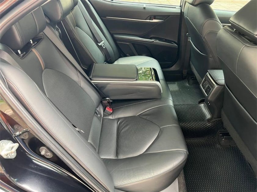 Sau 5 năm lăn bánh, Toyota Camry 2019 'full option' có giá bao nhiêu trên sàn xe cũ? 492316
