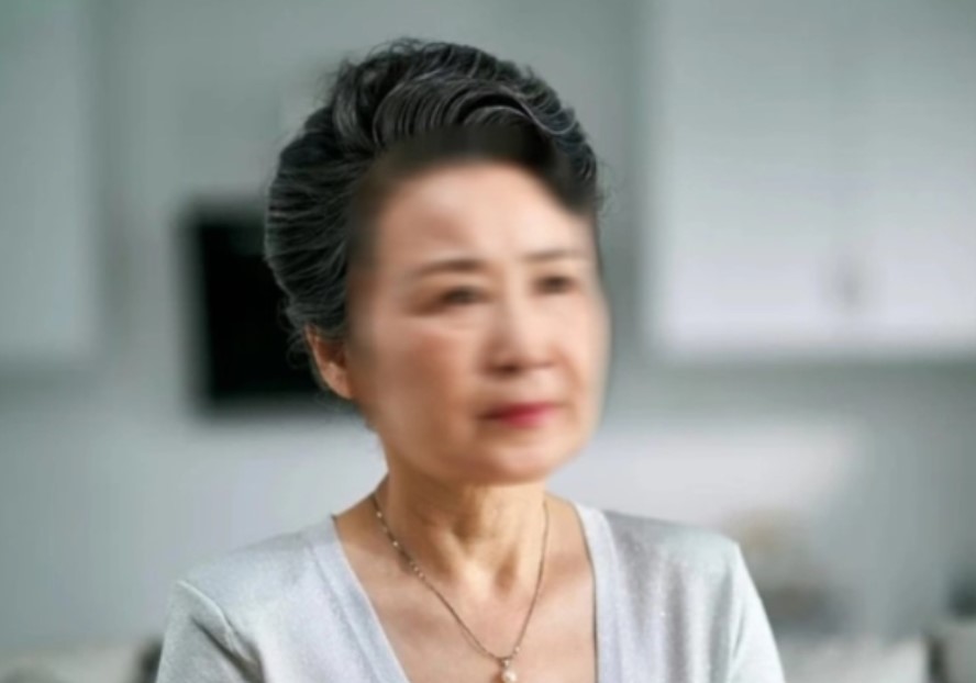 Trở về nhà sau 3 năm chăm sóc cháu ngoại, tôi bị con trai ném quần áo đuổi đi, tôi nói một câu làm con quỳ sụp xuống xin lỗi