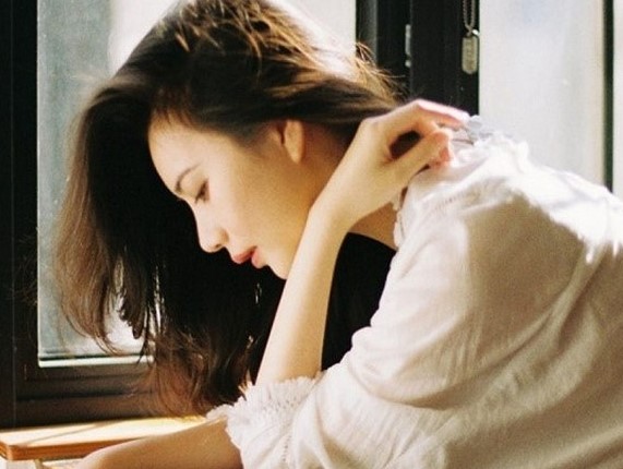 Giận chồng nên tôi ôm con bỏ đi, 5 ngày sau nhận được cuộc gọi lúc 1 giờ đêm của chị hàng xóm mà tôi bủn rủn chân tay