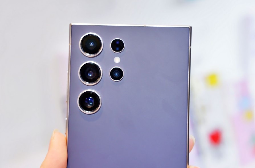 Samsung Galaxy S24 Ultra tiếp tục giảm đầu tháng 7, cùng với AI chặt đẹp iPhone 15 Pro Max