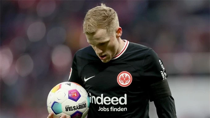 Van de Beek thi đấu thất vọng khi được cho Frankfurt mượn ở mùa trước