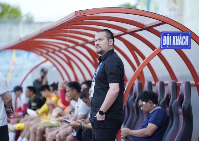 HLV Popov nhận án phạt từ VPF khiến CLB Thanh Hóa lao đao