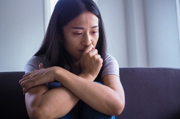 Vừa mở cửa đã thấy ánh mắt sân si của hàng xóm, tôi không ngờ chuyện lại xuất phát từ cái phong bì mừng cưới