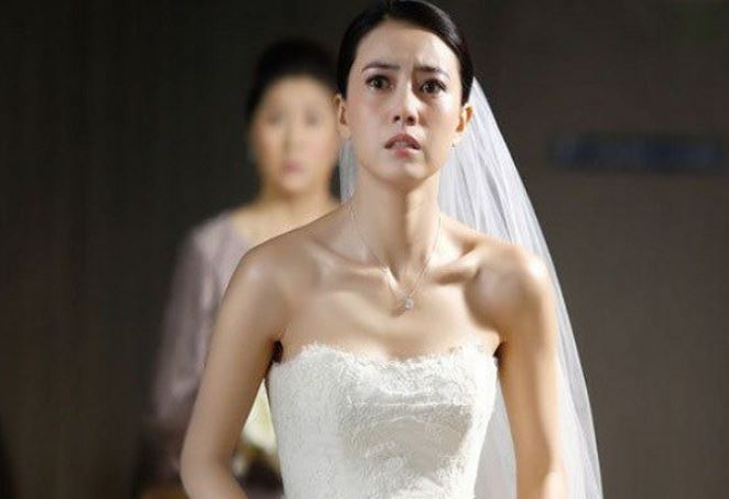 3 năm sau khi chồng mất tôi quyết định tái giá, ngày cưới tôi điếng hồn khi thấy chiếc xe tiền tỷ đổ trước cổng cùng danh tính của chủ nhân