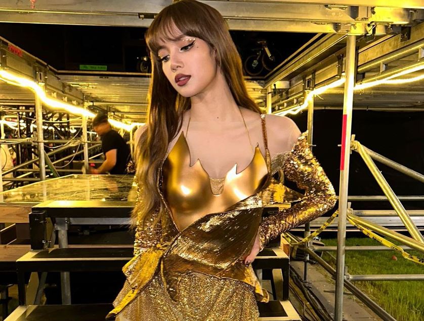 Vẻ ngoài quyến rũ của nữ ca sĩ có 103 triệu fan, từng là mỹ nhân đẹp nhất thế giới