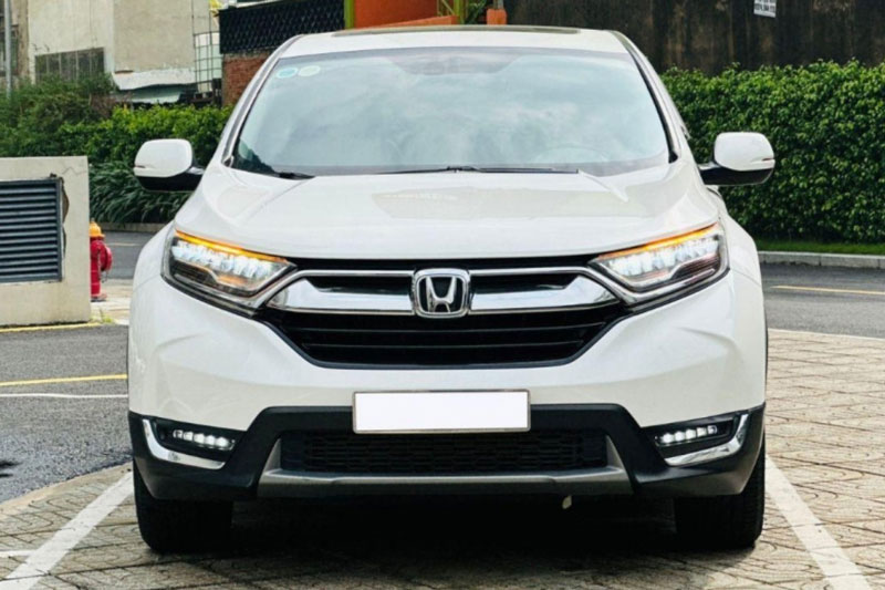 Honda CR-V sử dụng 6 năm xuống giá ngang một chiếc Mitsubishi Xforce