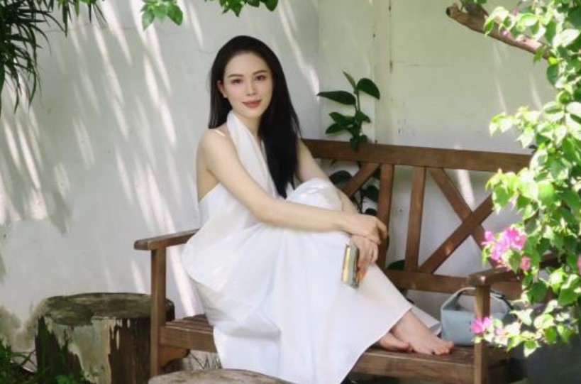 Linh Rin thăng hạng sắc vóc trong bộ ảnh mới, còn 'flex' chi tiết được ông xã cưng chiều