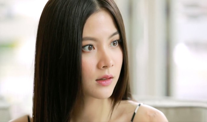 Vòi nước bị hỏng, tôi vội chạy sang nhờ hàng xóm giúp đỡ, nhưng cánh cửa mở ra tôi choáng váng thấy bóng dáng quen thuộc