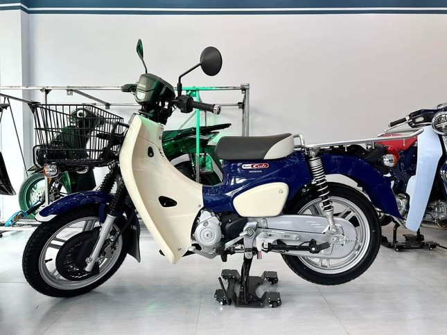 Ngắm 'ông hoàng xe số' Honda Super Cub Pro đầu tiên về Việt Nam, giá hơn 100 triệu đồng