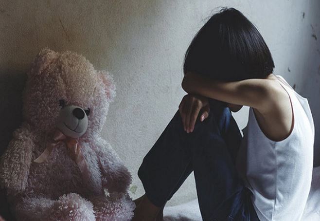 Chồng bất ngờ mua cả chục con gấu bông tặng con gái, tôi sởn hết da gà khi biết được bí mật kỳ quái này của chồng nhà