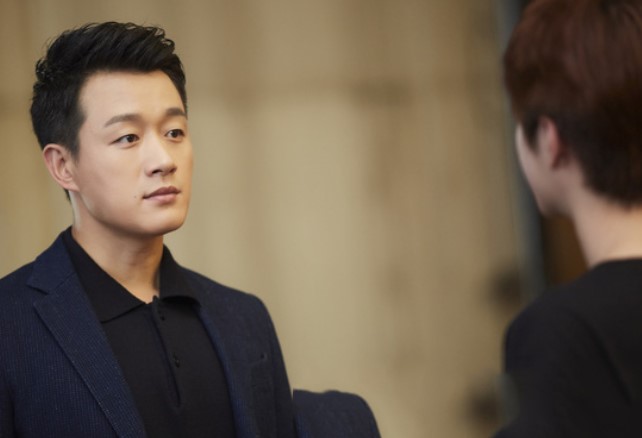 Ném vội vali ngoài đường khi thấy vợ bị hàng xóm đánh, nhưng tôi vừa giữ tay cô ta thì càng nhục nhã vì lời trách: Không biết dạy vợ!