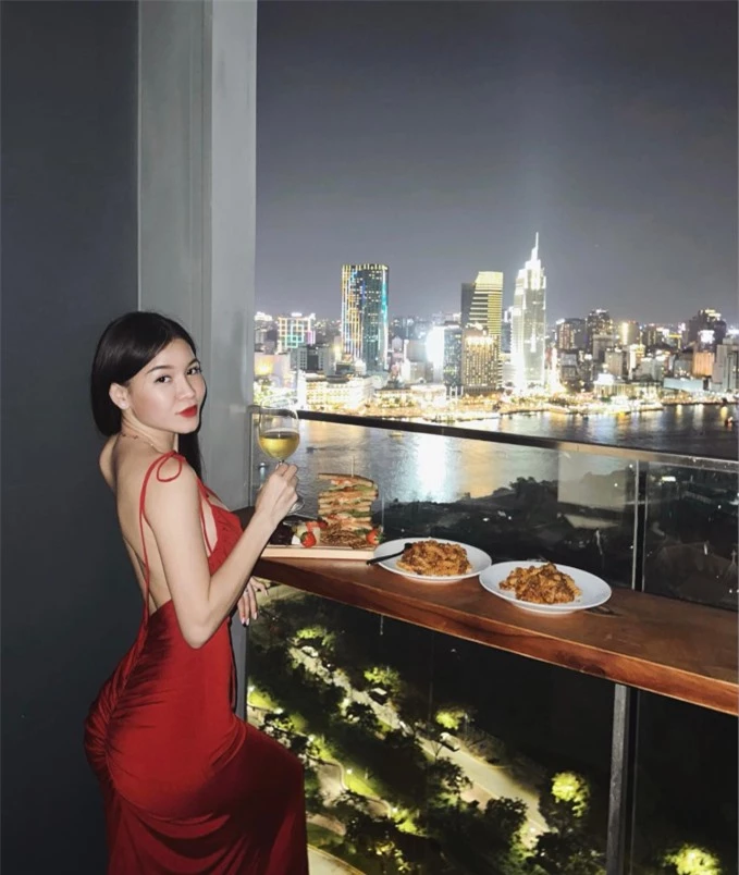 Chân dung vợ sắp cưới của Lâm Tây: Hơn chàng thủ môn 2 tuổi, là HLV fitness sở hữu body 