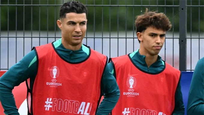 Ronaldo ngừng theo dõi Joao Felix