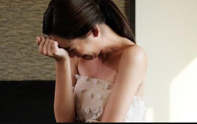 Bồn cầu bị tắc, tôi gọi thợ đến sửa để rồi rụng rời phát hiện bí mật sốc ngất của chồng ngoan hiền