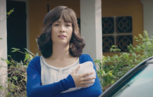 Lòng háo hức trở về nhà chồng không báo trước, tôi chết sững nhìn thấy món đồ phơi trong sân